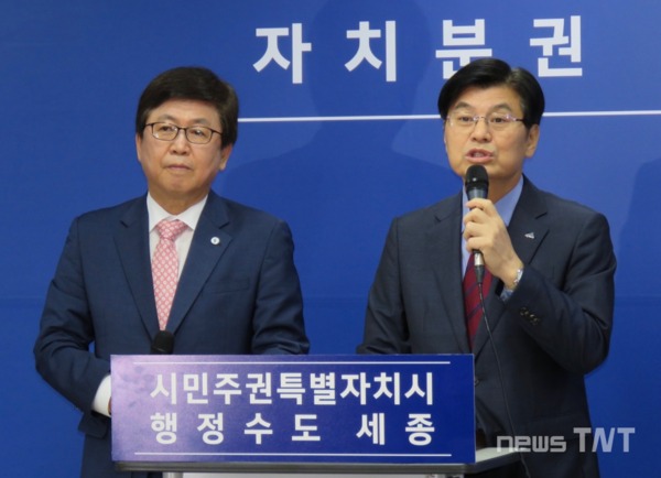 (왼쪽부터) 최교진 세종교육감·이춘희 세종시장 / 뉴스티앤티