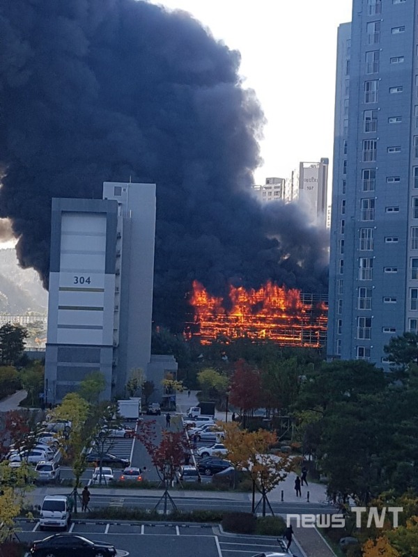 19일 오후 3시 23분께 대전 서구 관저다목적체육관 공사장에서 불이