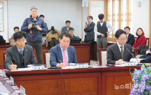 6일 오후 3시 대전시청 중회의실에서 대전시-더불어민주당 대전시당 당정간담회가 열리고 있다. / © 뉴스티앤티