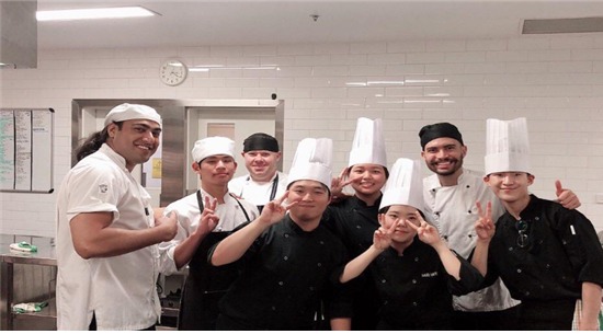 호주 브리즈번에서 직업계고 글로벌 현장학습을 받고 있는 요리 전공 학생들 / 대전시교육청 제공