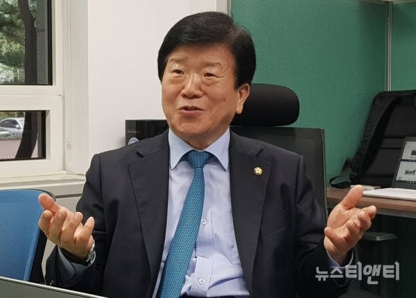 박병석(5선, 대전 서구갑) 더불어민주당 의원이 23일 오후 대전시의회에서 기자간담회를 주재하고 있다. / © 뉴스티앤티