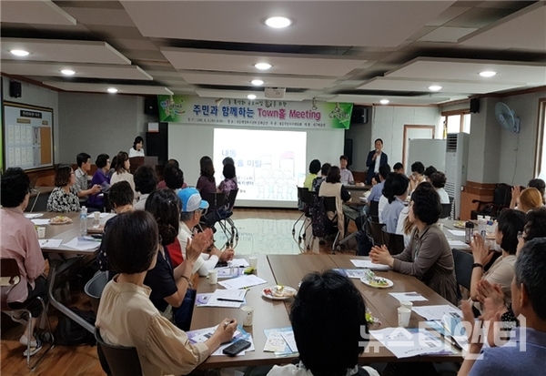 대전 서구 내동 주민자치위원회는 5일 동 회의실에서 '60인 마을 원탁회의'를 열었다.
