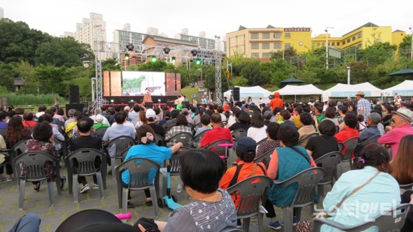 8일 대전 대덕구 동춘당 공원에서 단오를 맞아 단오풍습을 즐길 수 있는 행사가 성대히 열렸다. / 뉴스티앤티