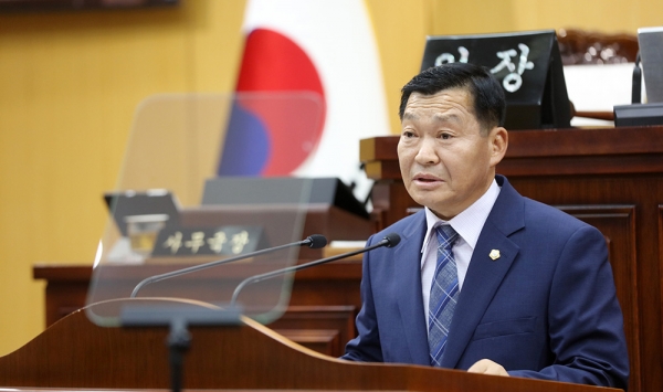 김맹호 의원이 25일 제243회 제1차 정례회 제2차 본회의에서 5분 발언을 하고 있다. / 서산시의회 제공