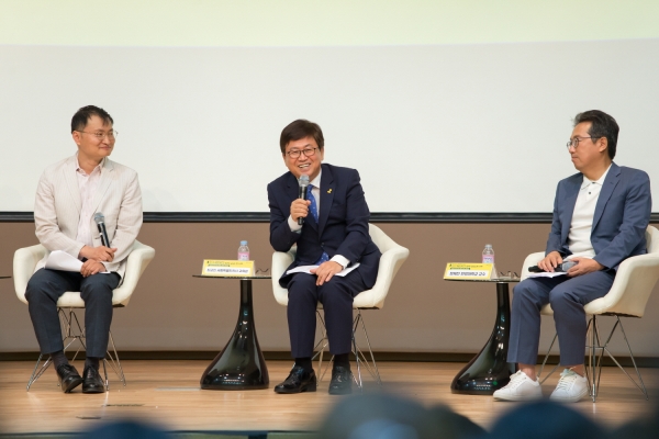 세종시교육청은 19일 시교육청 대강당에서 '학부모가 알아야 할 새로운 교육 패러다임'이라는 주제로 '2019 혁신 교육 정책 공감 콘서트'를 개최했다. / 세종시교육청 제공