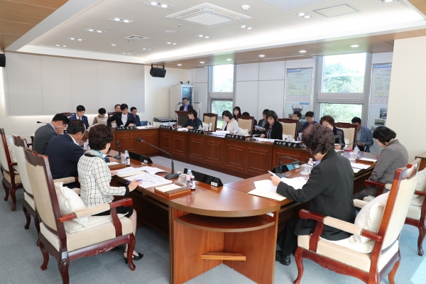 대전 동구의회는 15일 오전 10시 30분 전체 의원 의정간담회를 개최하고, 제246회 임시회 부의안건에 대해 열띤 토론을 펼쳤다. / 대전 동구의회 제공