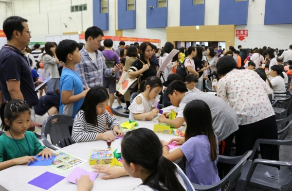 대전시교육청은 오는 19일부터 20일까지 2일간 대전컨벤션센터(DCC)에서 '제11회 2019 대전수학축전'을 개최한다. 사진은 '제10회 2018 대전수학축전' 모습 / 대전시교육청 제공