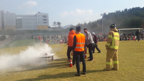 대전시교육청은 31일 오후 2시부터 대전외국인학교에서 2019 재난대응 안전한국훈련과 연계한 fire drill(화재대피훈련)을 실시했다. / 대전시교육청 제공
