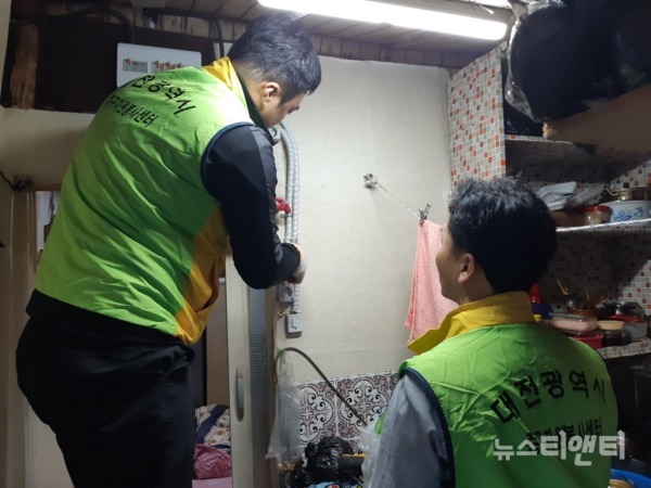 전기안전지킴이 봉사단 활동모습 / 대전 중구 제공