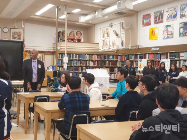 충북도교육청은 22일 충주고등학교가 미국 LA에 있는 채츠워스 고등학교(Chatsworth Highschool)에서 국제 교류 프로그램을 진행하고 있다고 밝혔다. / 충북도교육청 제공