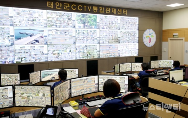 태안군이 국토교통부가 주관하는 ‘2020년 스마트시티 통합플랫폼 기반구축 사업 공모’에 최종 선정됐다(사진=태안군 CCTV 통합관제센터 모습)