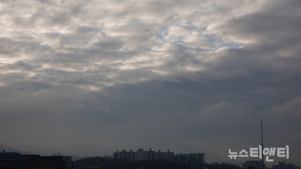 구름많은 대전 하늘 / ⓒ 뉴스티앤티