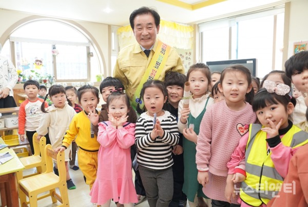 충북 진천군이 2020 어린이집 입학준비금 지원사업의 1차 신청을 접수한다. / 진천군 제공