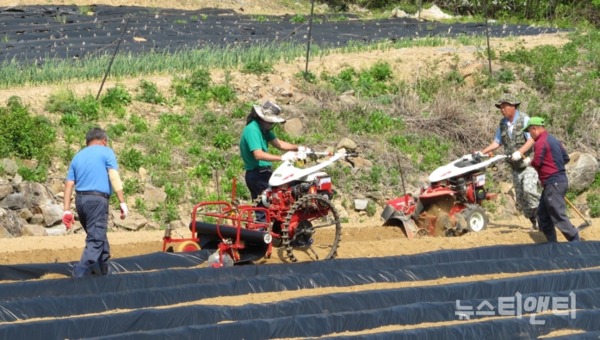 충북 단양군이 농업인의 경쟁력 강화를 위한 맞춤형 농기계 서비스를 제공한다. / 단양군 제공