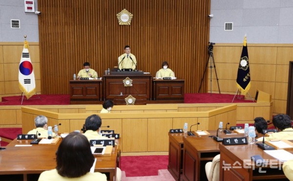 대전 서구의회는 1일 제256회 임시회 제2차 본회의를 열고 '제1회 추경예산안 및 기금운용계획 변경안'을 원안 가결했다.