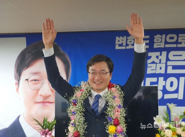 대전 동구 더불어민주당 장철민 후보가 제21대 국회의원에 당선됐다.