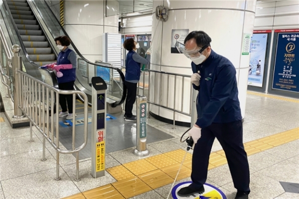 대전도시철도공사는 코로나19 방역체계가 생활방역으로 전환됨에 따라 이달 11~17일까지 '클린 도시철도' 주간으로 정하고 방역소독을 실시한다.