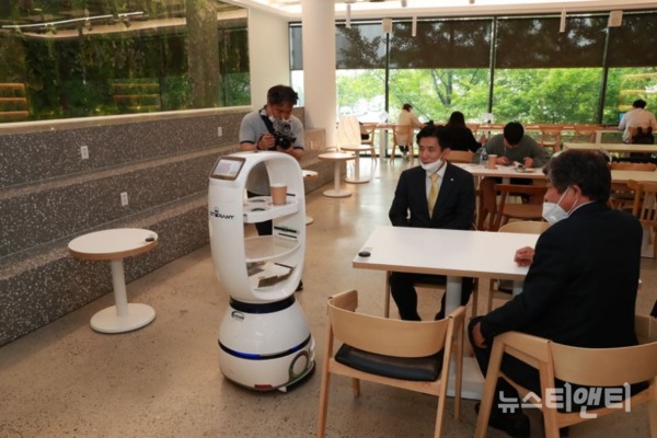 ‘스토랑트(Smart Automatic Restaurant)' 로봇카페