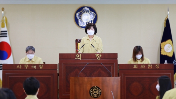 김영애 아산시의회 의장이 제221회 임시회 개회사를 하고 있다. / 아산시의회 제공