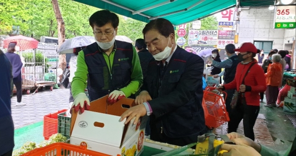 대전 회덕농협은 지난 15일 조합원 및 임직원 200여명 이상의 많은 인원이 참여한 가운데 '하나로 만남의 날' 행사를 실시했다. / 농협대전지역본부 제공