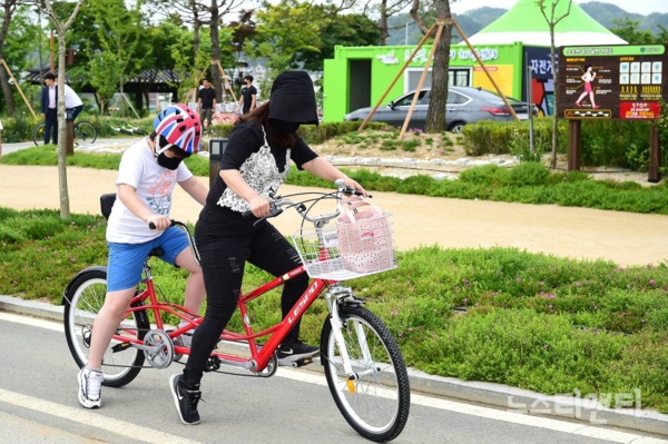 충북 제천시가 11월 30일까지 삼한의 초록길 일원에서 '초록길 자전거체험센터'를 운영한다. / 제천시 제공