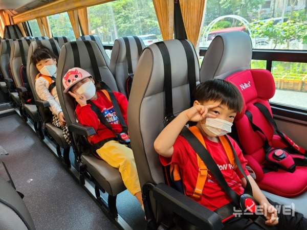 충북 옥천군은 관내 모든 어린이집 통학차량에 카시트 설치를 완료했다고 9일 밝혔다. / 옥천군 제공