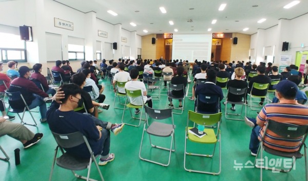 충북 충주시는 9일 한국폴리텍대학충주캠퍼스에서 재학생 100여 명을 대상으로 ‘찾아가는 기업특강’을 개최했다. / 충주시 제공