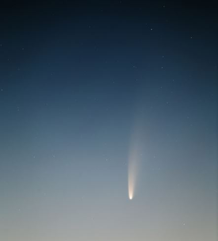 2020년 7월 8일 4시 24분 강원도 태백시에서 촬영한 니오와이즈 혜성(C/2020 F3) / 한국천문연구원 박영식 선임연구원 제공