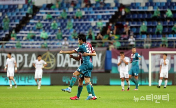 대전하나시티즌이 올 시즌 첫 유관중 홈경기에서 K리그2 최다 관중을 달성했다.