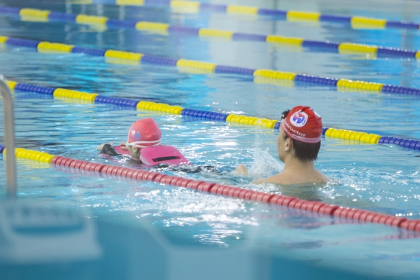 특수교육지원센터 겨울방학 계절학교 수영 수업 모습 / 세종시교육청 제공