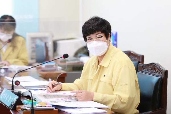 김희영 아산시의원이 26일 '아산시 자활사업 지원 조례안'을 대표 발의하고 취지를 설명하고 있다. / 아산시의회 제공