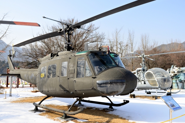 대전현충원에 전시 중인 ‘UH-1H 헬기’