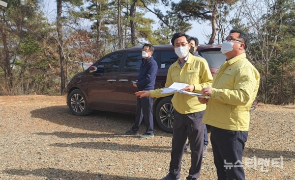 대전시의회 홍종원 행정자치위원장(중구2, 더불어민주당)은 22일 보문산 행복숲길을 방문, 민원 해결에 나섰다. / 대전시의회 제공