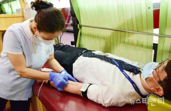 대전을지대학교병원은 11일 원내에서 ‘사랑 나눔 헌혈행사’를 가졌다.