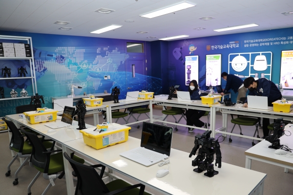 충남교육청은 6일 한국기술교육대 지원으로 충남교육청과학교육원에 구축한 로봇배움터 개소식을 개최했다. / 충남교육청 제공