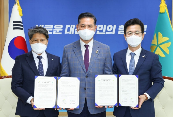 대전시와 LH는 22일 시청에서 대전시 원도심 균형발전을 위한 업무협약을 체결했다.