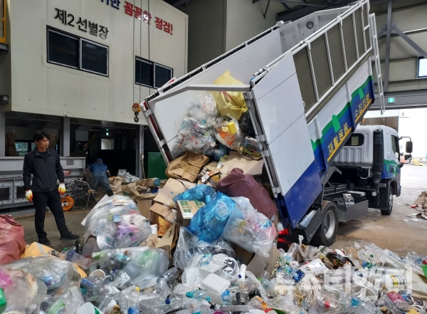 재활용품 수거 차량 (사진=충북 단양군 매포읍 ‘생활자원회수센터’) / 단양군 제공
