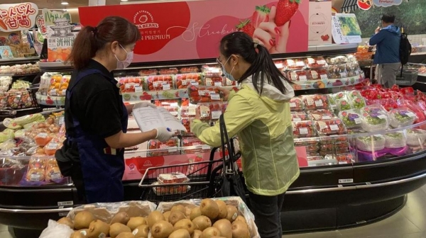 홍콩에서 충남 딸기 홍보 및 소비자 기호도 조사 모습 / 충남도