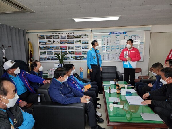 국민의힘 장동혁 대전시장 예비후보는 오는 4월 1일 유성갑 당협위원장 사퇴를 앞두고 6.1 지방선거를 위한 행보에 속도를 내고 있다. / 장동혁 예비후보 제공