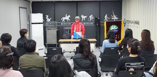 국민의힘 소속 서철모 대전 서구청장 예비후보는 지난 8일 대전서구체육회와 간담회를 개최하고, 서구체육회관 건립을 공약으로 내걸었다. / 서철모 예비후보 제공