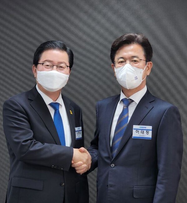 (사진 왼쪽부터) 장종태 대전시장 예비후보, 허태정 대전시장