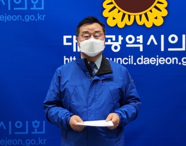 홍종원 대전시의원이 15일 시의회 기자실에서 중구를 안전특별도시로 만들기 위한 안전 공약을 발표하고 있다. / 홍종원 의원 제공