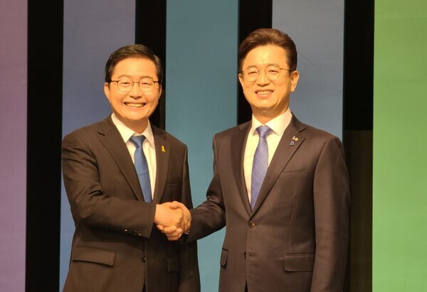 왼쪽부터 더불어민주당 장종태 대전시장 예비후보, 허태정 대전시장
