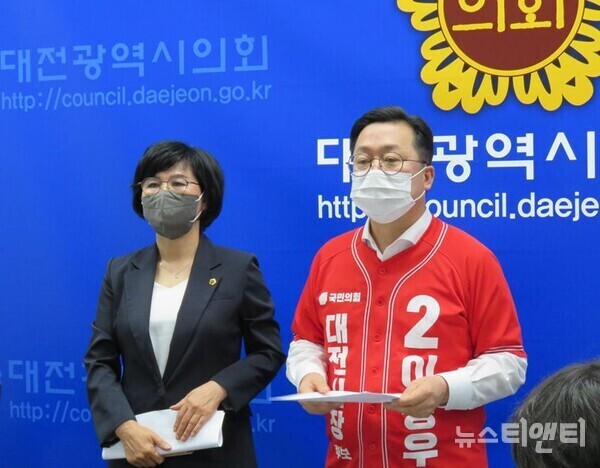 김인식 대전시의원이 16일 국민의힘 입당과 함께 이장우 국민의힘 대전시장 후보 선거대책위원회에 합류를 선언했다. 김 의원은 지난 4월 25일 ‘사천공천’에 불복, 더불어민주당을 탈당한 바 있다. / 뉴스티앤티