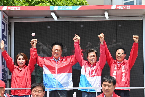 국민의힘 김태흠 충남지사 후보는 22일 금산과 청양 등지에서 합동유세를 갖고 충남의 꿈과 비전을 실현할 수 있도록 자신을 충남도지사로 선택해달라고 호소했다. / 김태흠 후보 제공