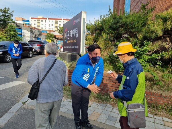 더불어민주당 손희역 대전시의원(대덕구1선거구, 오정·대화·법1~2동) 후보는 24일 ‘공공기관 유치’를 공약하고 나섰다. / 손희역 후보 제공
