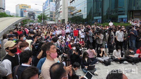 국민의힘 합동유세장에 참석한 많은 사람들 / 뉴스티앤티