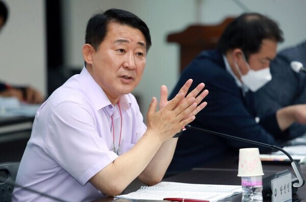 서철모 대전 서구청장 당선인은 29일 구청 보라매실에서 실국장 등 간부 공무원들이 참석한 가운데 ‘민선 8기 공약사항 검토 보고회’를 개최했다. / 서철모 당선인 제공