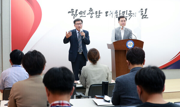 민선 8기 충남도 첫 정무부지사로 내정된 전형식 전 충북경제자유구역청장이 30일 개최된 기자회견에서 소감을 말하고 있다. / 힘쎈 충남 준비위원회 제공