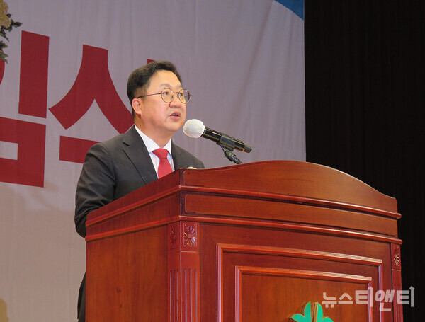 이장우 대전시장이 1일 시청 대강당에서 열린 제 3대 대전시장 취임식에서 민선 8기 시정 방향에 대해 설명하고 있다. / 뉴스티앤티